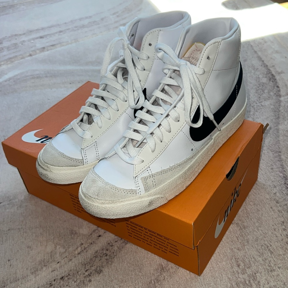 Women’s MID BLAZER ‘77